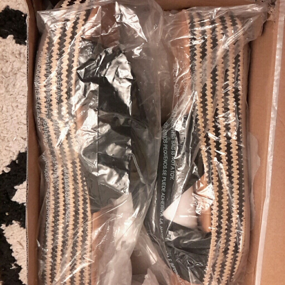 🆕️ A.N.A. Wedge Platform Sandals - Picture 6 of 8